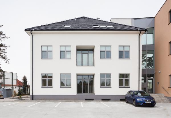 Umbau eines Gesundheitszentrums in ein Wohnhaus, Sládkovičovo, Slowake